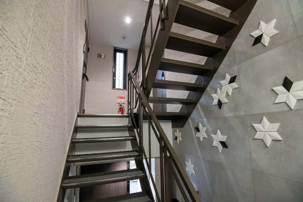 Apartment 浅草禅心居201室 浅草駅徒歩15分 2024年4月ニューオープン 43平米丸貸し切り ダブルベット2台と畳敷き布団2組 家庭式用品設備完備 Tokyo